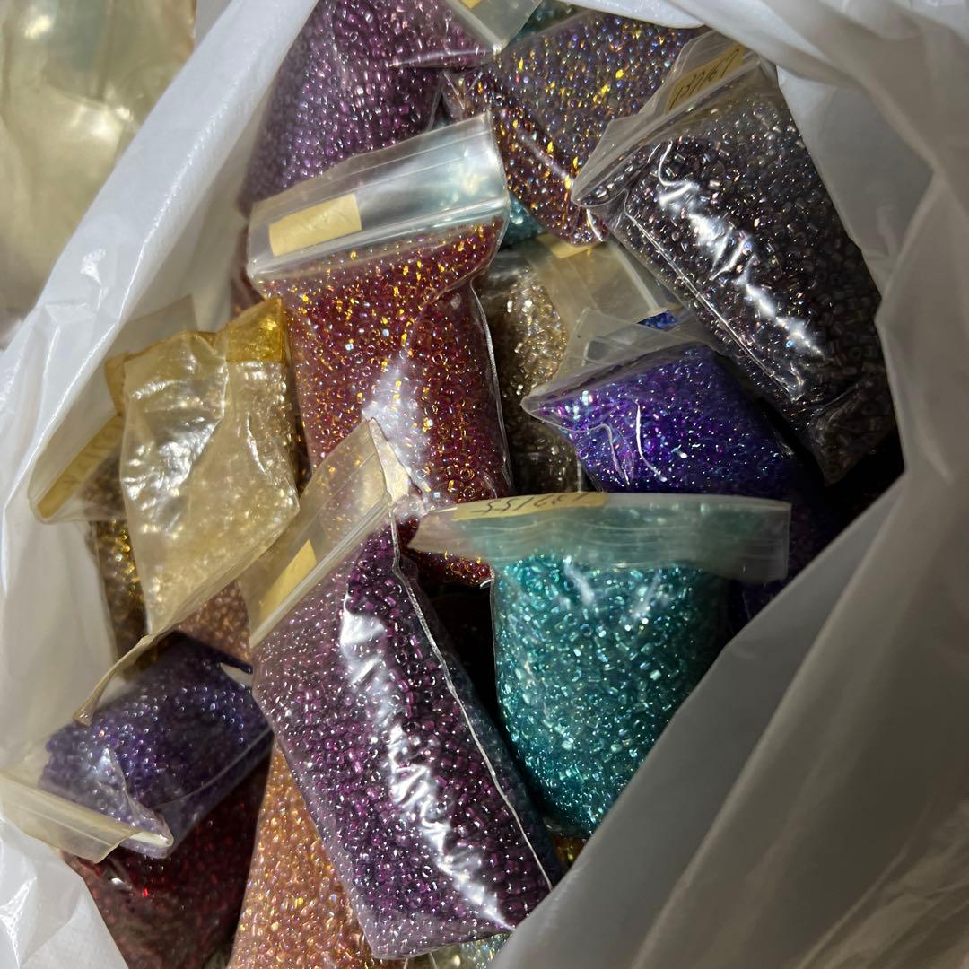 スワロフスキー　ビーズ大量およそ１５万円相当