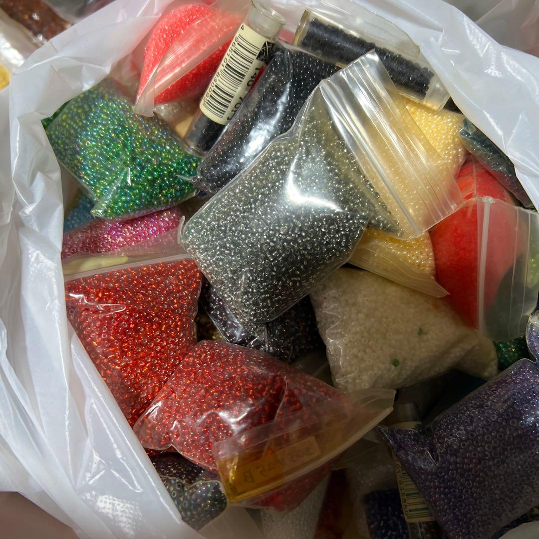 スワロフスキー　ビーズ大量およそ１５万円相当