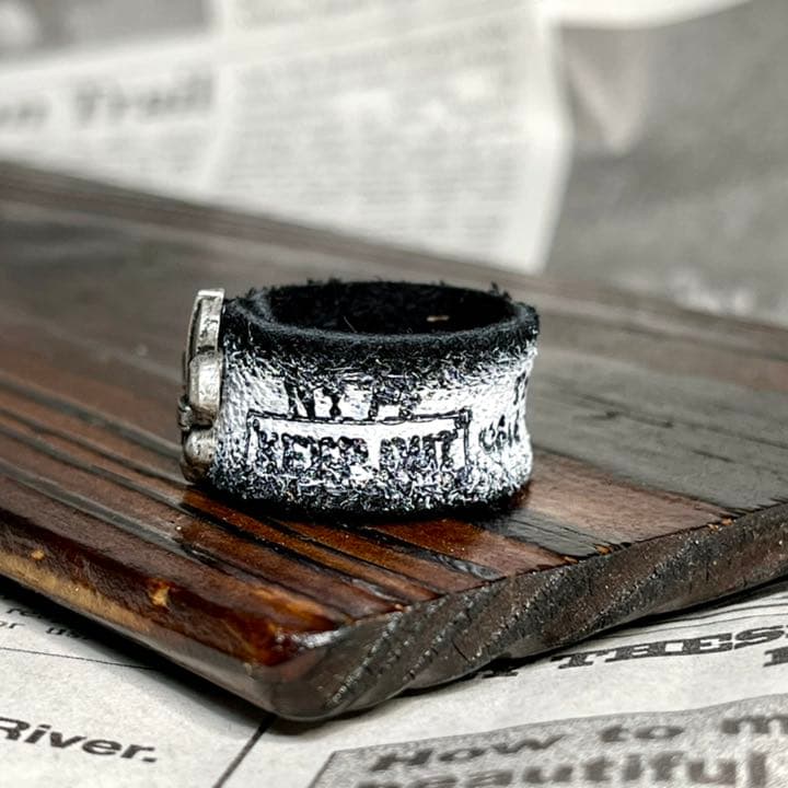 ＊展示品♪ハンドメイド♪ トラッシュ加工レザーリング 18〜18.5号＊