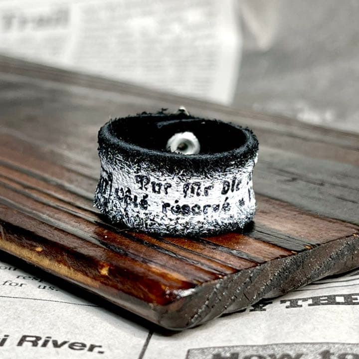 ＊展示品♪ハンドメイド♪ トラッシュ加工レザーリング 18〜18.5号＊