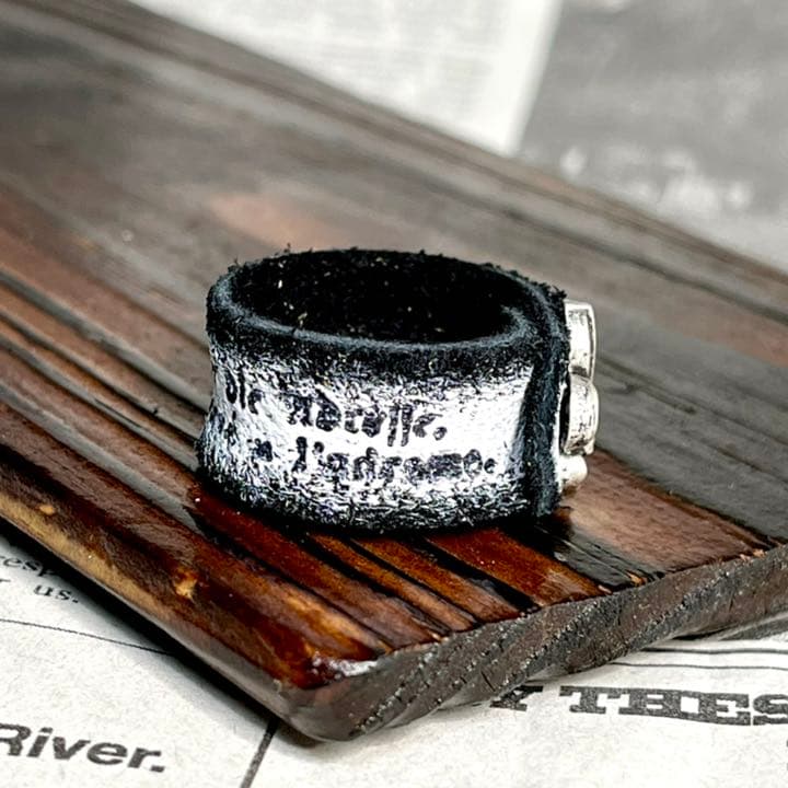 ＊展示品♪ハンドメイド♪ トラッシュ加工レザーリング 18〜18.5号＊