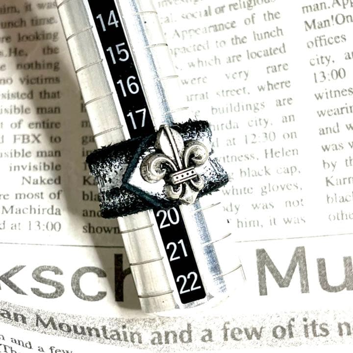 ＊展示品♪ハンドメイド♪ トラッシュ加工レザーリング 18〜18.5号＊