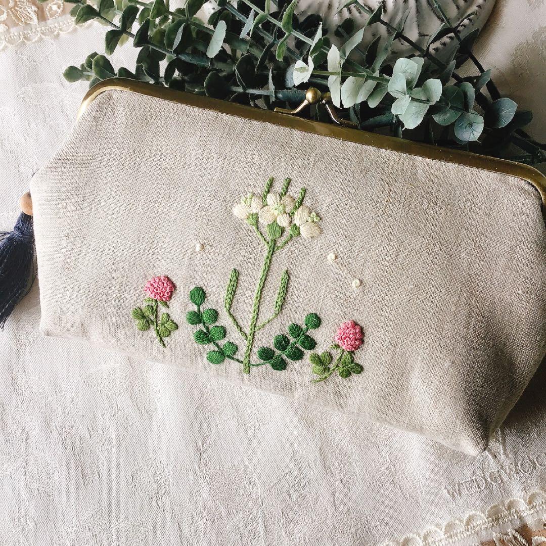 春の散歩道のがま口ポーチ　手刺繍　ハンドメイド