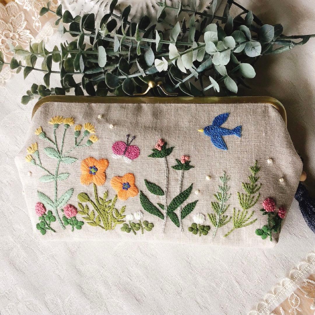春の散歩道のがま口ポーチ　手刺繍　ハンドメイド