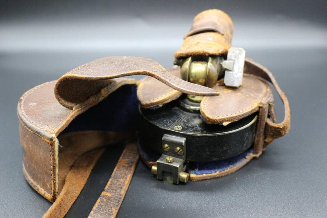 方位磁針 海軍 コンパス アンティーク 航海 革ケース 軍物