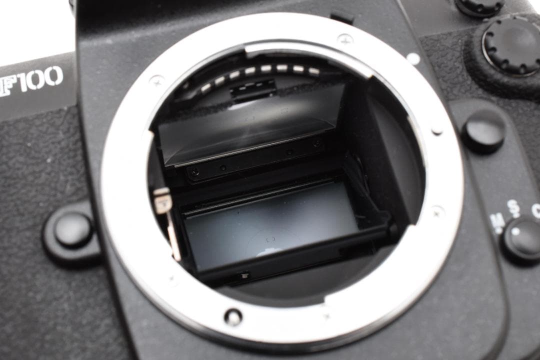 ニコン　Nikon F100 フィルムカメラボディ②