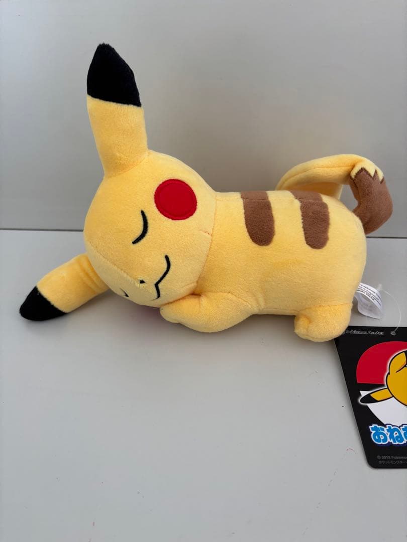 【新品タグ付き】ポケモンピカチュウぬいぐるみ4体セット売り　高さ約20cm