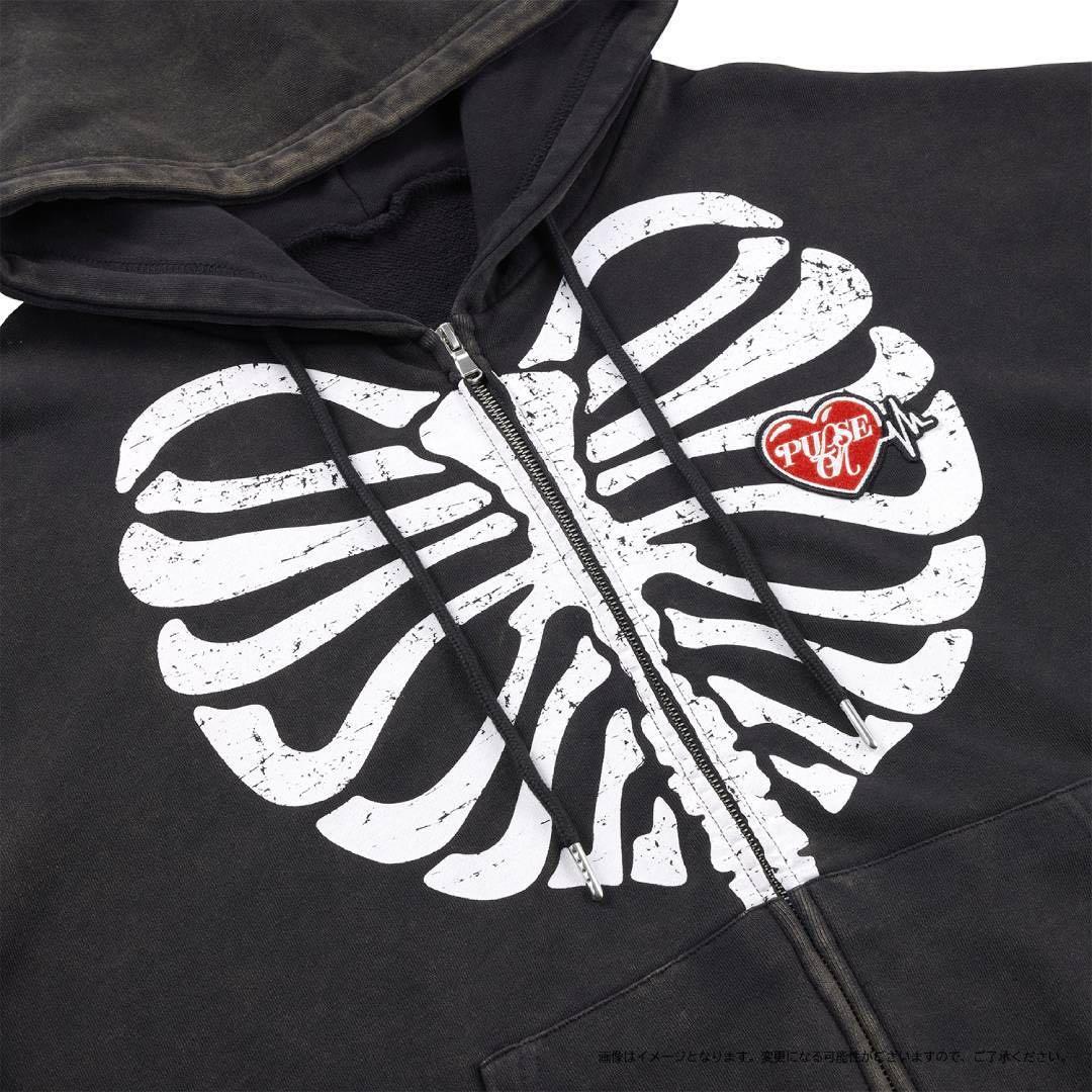 TREASURE PULSE ON ジップアップフーディー ブラック Lサイズ