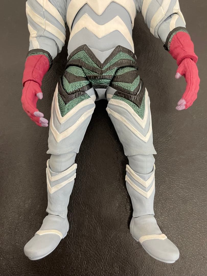 kntoy62-0339 S.H.Figuarts ウルトラセブン　ガッツ星人