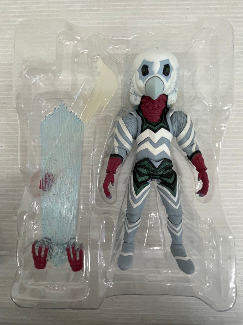 kntoy62-0339 S.H.Figuarts ウルトラセブン　ガッツ星人