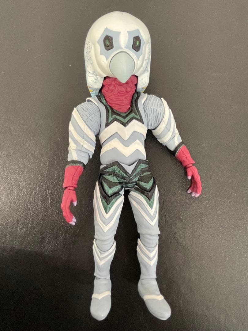 kntoy62-0339 S.H.Figuarts ウルトラセブン　ガッツ星人