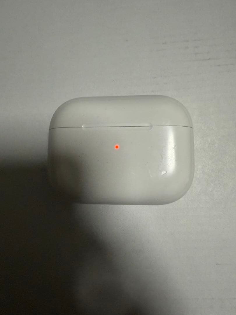 AirPods Pro 2 本体と左耳イヤホン、右耳イヤホンなし