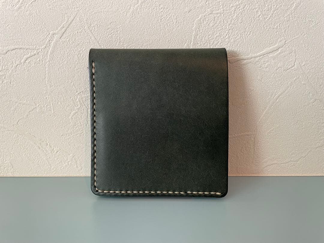 そこそこ 薄い 二つ折り財布