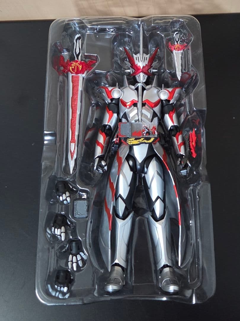 山*介様 S.H.Figuarts 仮面ライダーセイバー ドラゴニックナイト バ