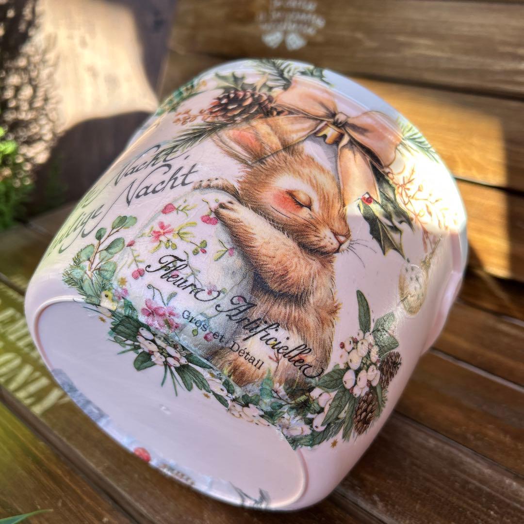 こゆき◡̈*❤︎さま リメイクラウンドバスケット 金色リボン　白色たまごのうさぎさん