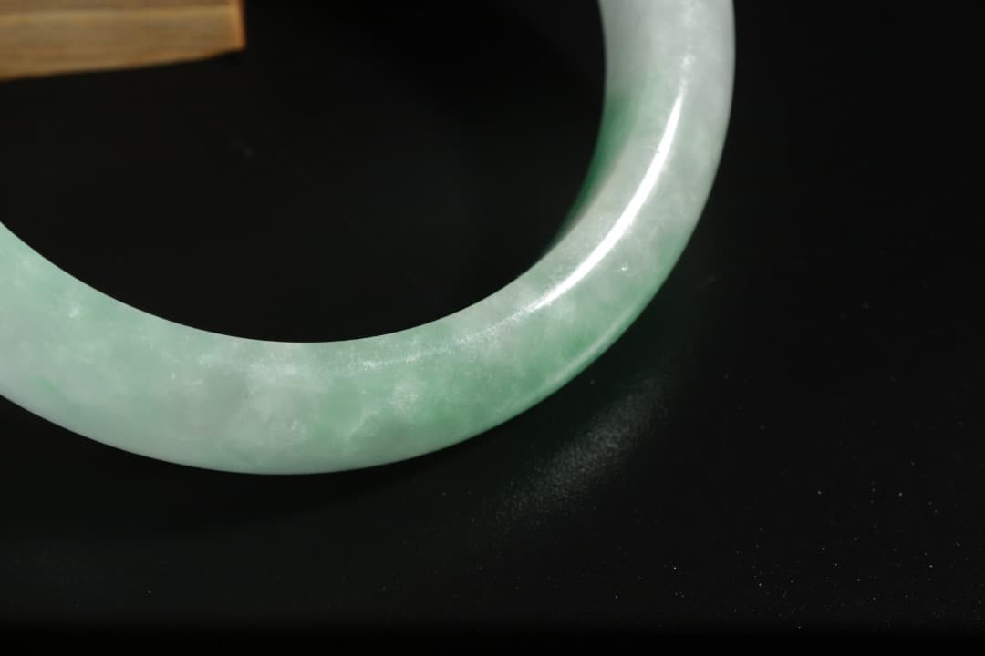 中古 翡翠 バングル 緑斑入り 玉腕輪 天然石風 CL0068