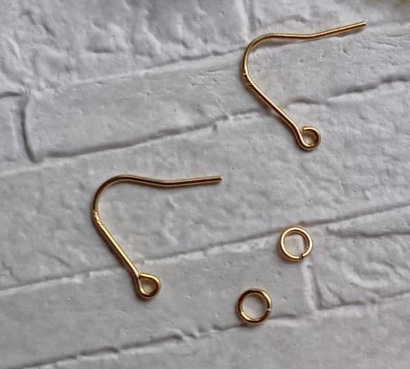 685　宝石質スモーキークォーツリーフ・ブルーの石のピアスorチャーム