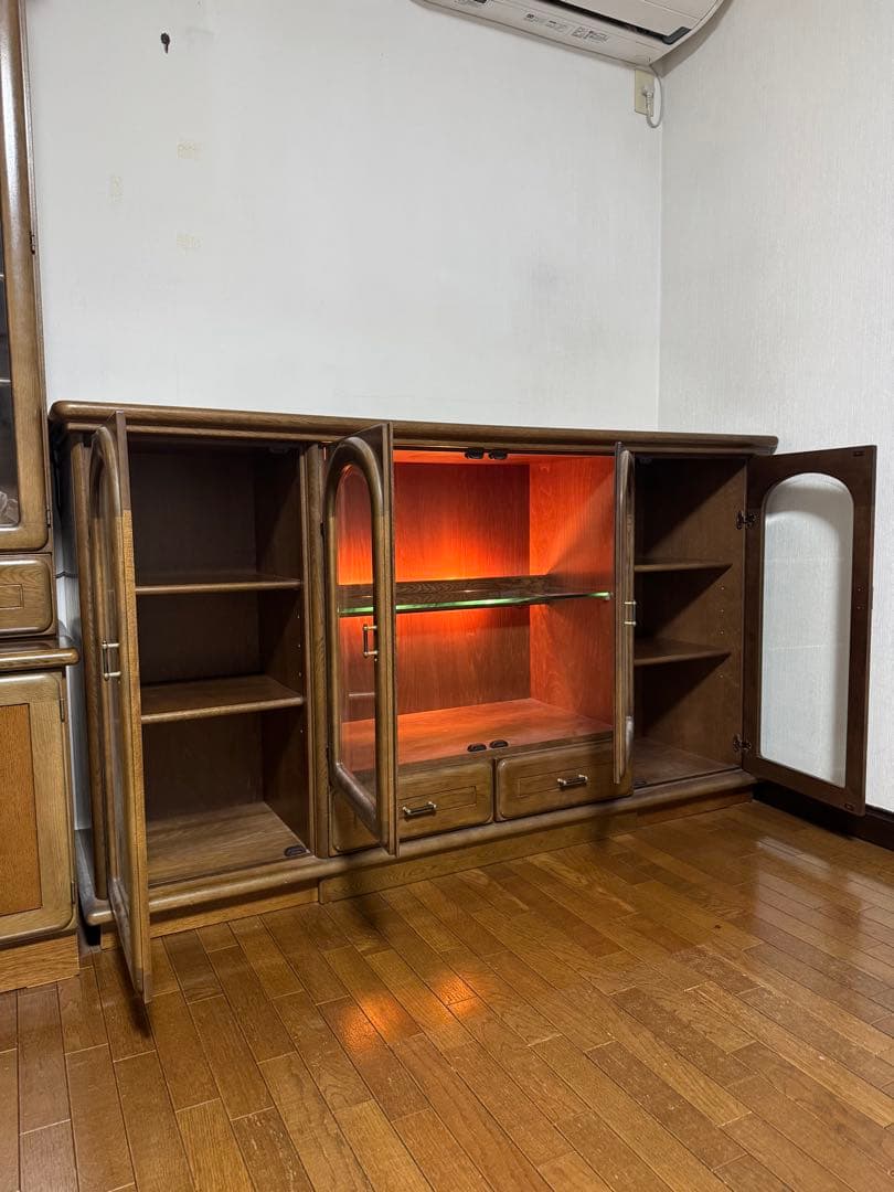 木製キャビネット LED照明付き