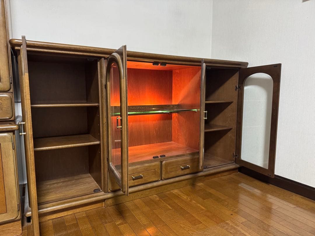 木製キャビネット LED照明付き