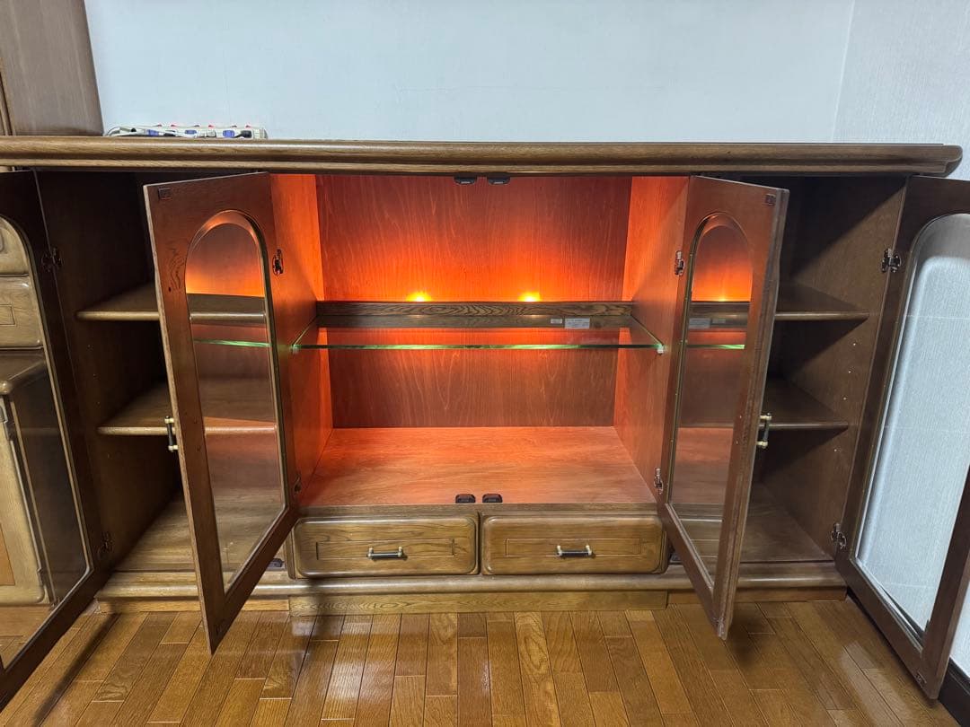 木製キャビネット LED照明付き