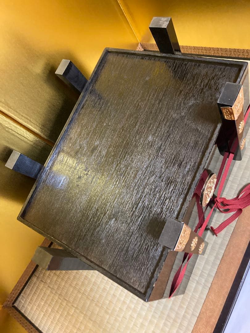 五月人形 兜飾りと飾り箱（櫃ひつ）