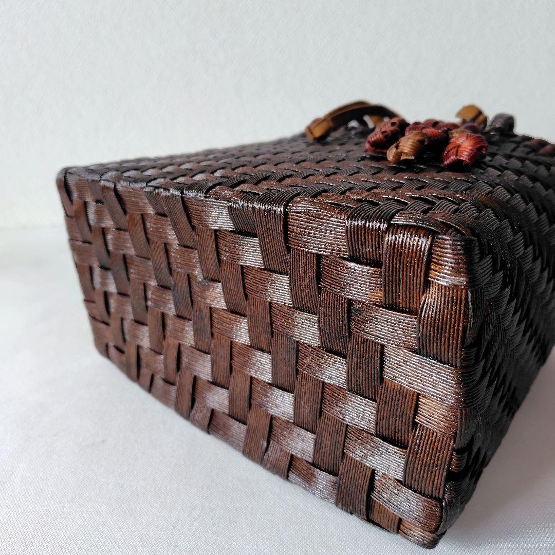 クラフトで作った山葡萄風濃淡の有るアンティーク調の網代編みかごバッグ