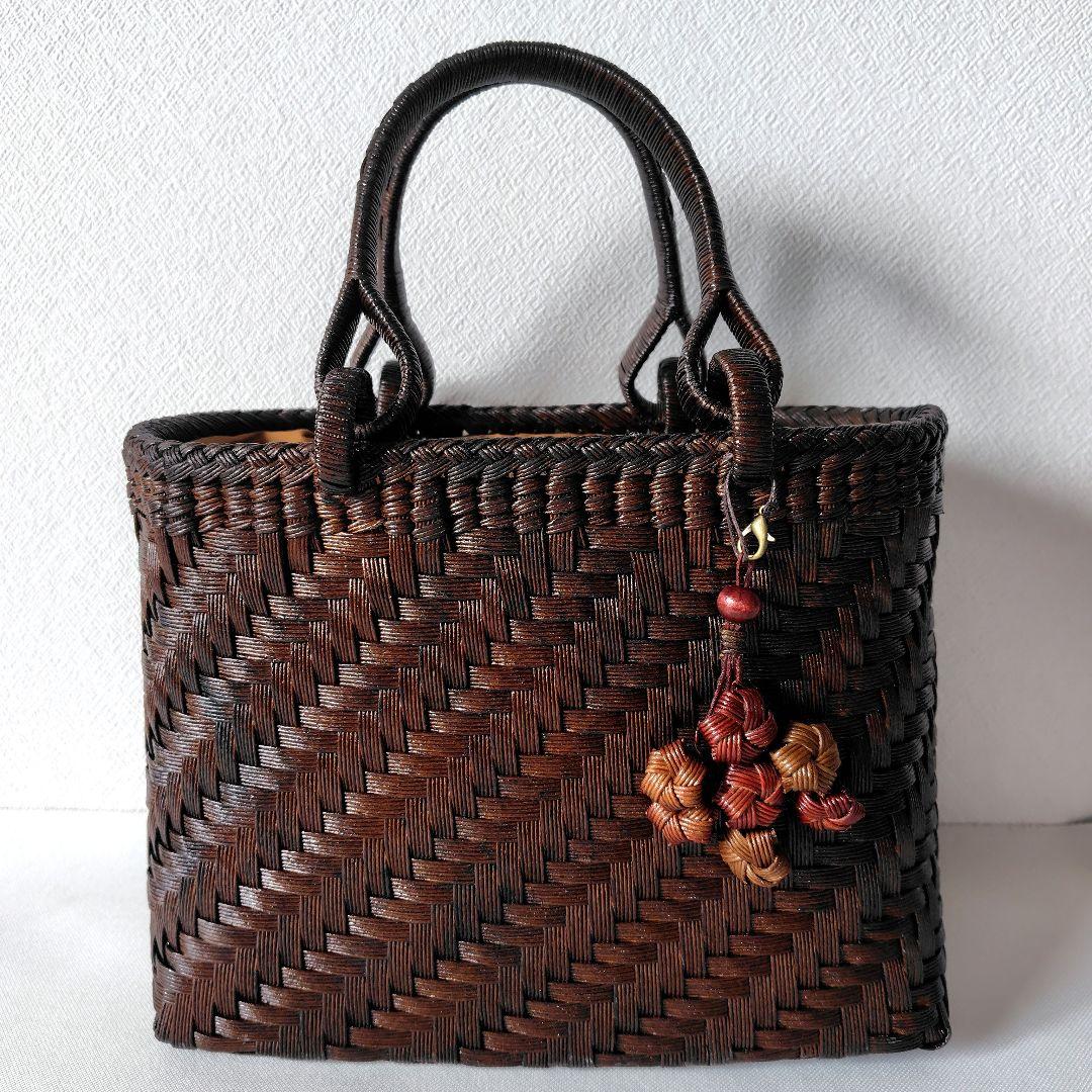 クラフトで作った山葡萄風濃淡の有るアンティーク調の網代編みかごバッグ