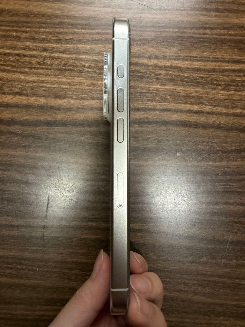 iPhone 15 Pro 256GB ホワイトチタニウム SIMフリー