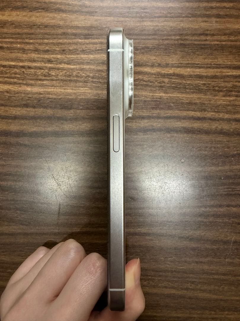 iPhone 15 Pro 256GB ホワイトチタニウム SIMフリー