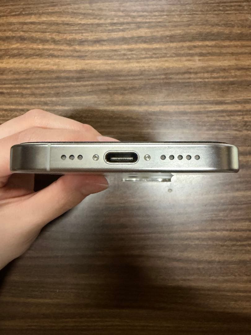 iPhone 15 Pro 256GB ホワイトチタニウム SIMフリー