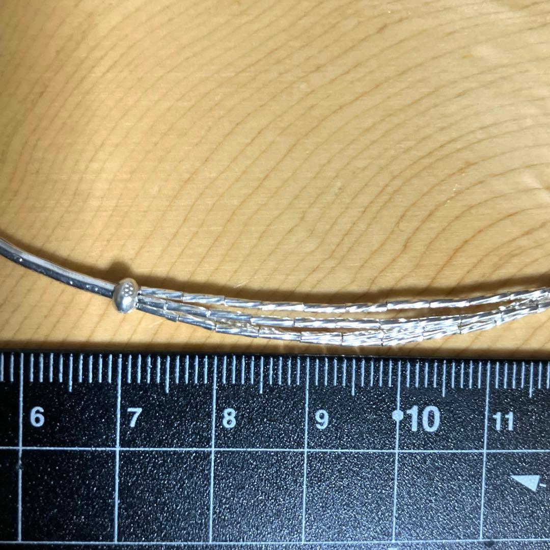 カレンシルバー華奢な四連ネックレス