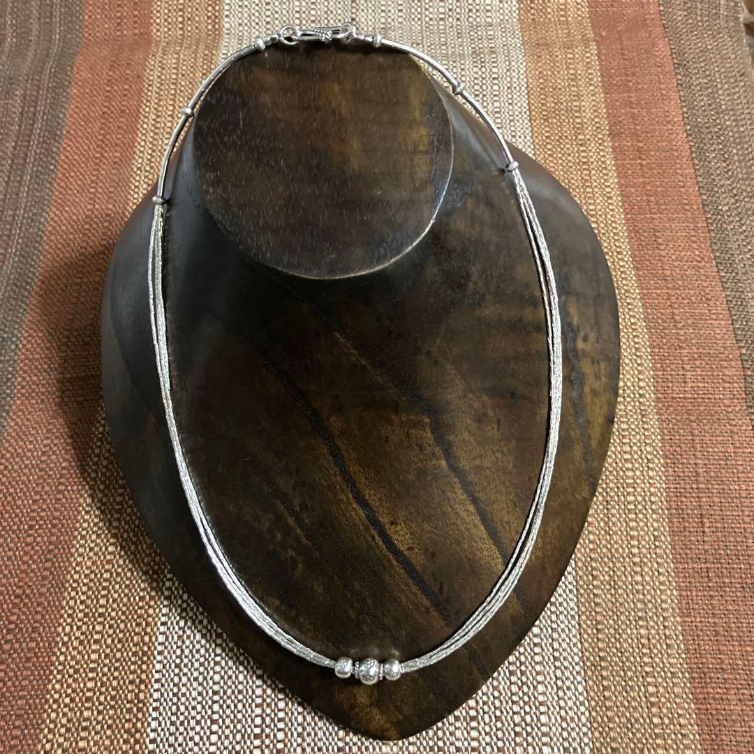 カレンシルバー華奢な四連ネックレス