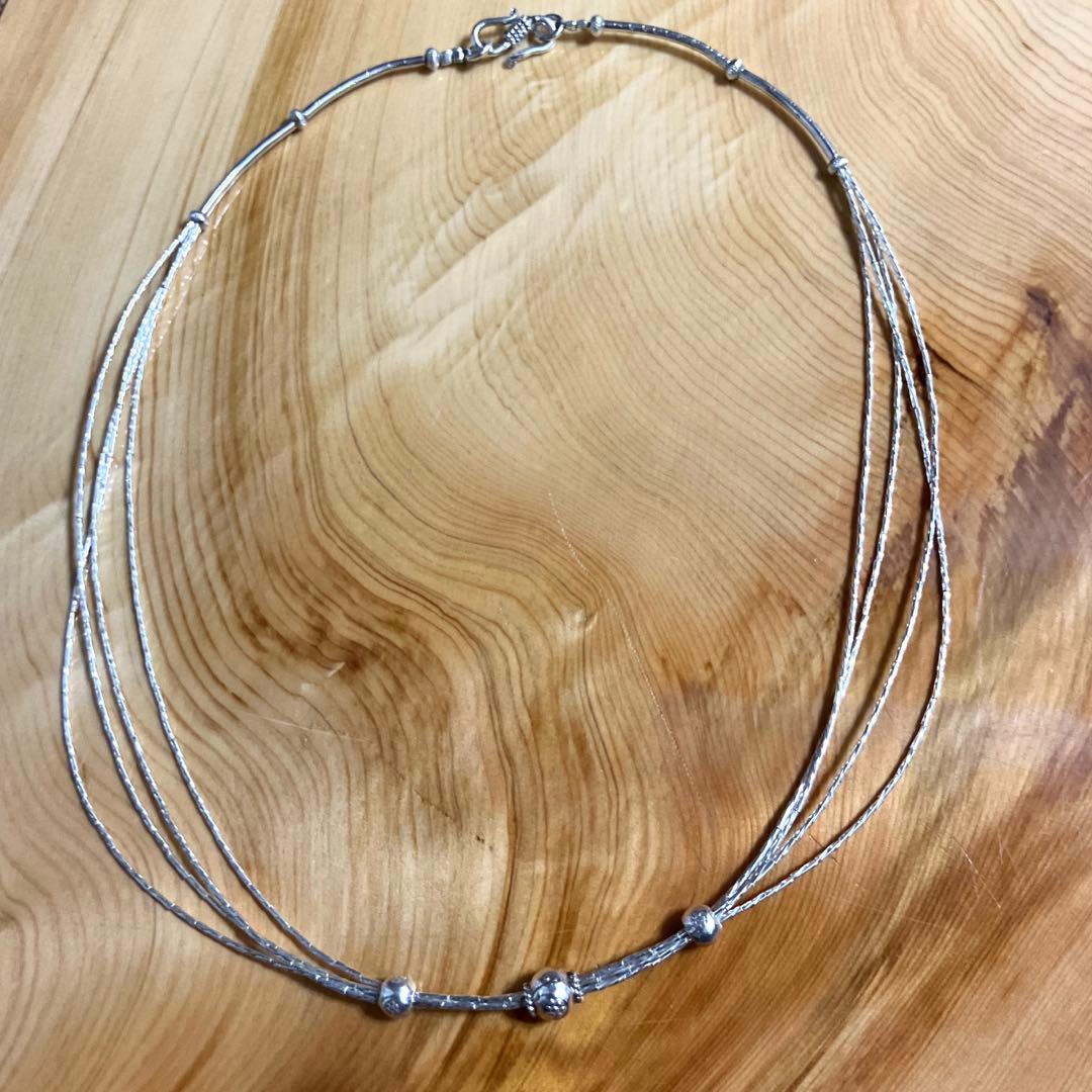 カレンシルバー華奢な四連ネックレス