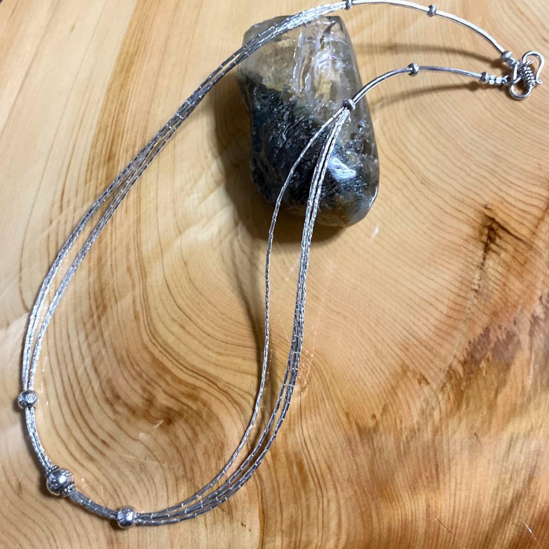 カレンシルバー華奢な四連ネックレス