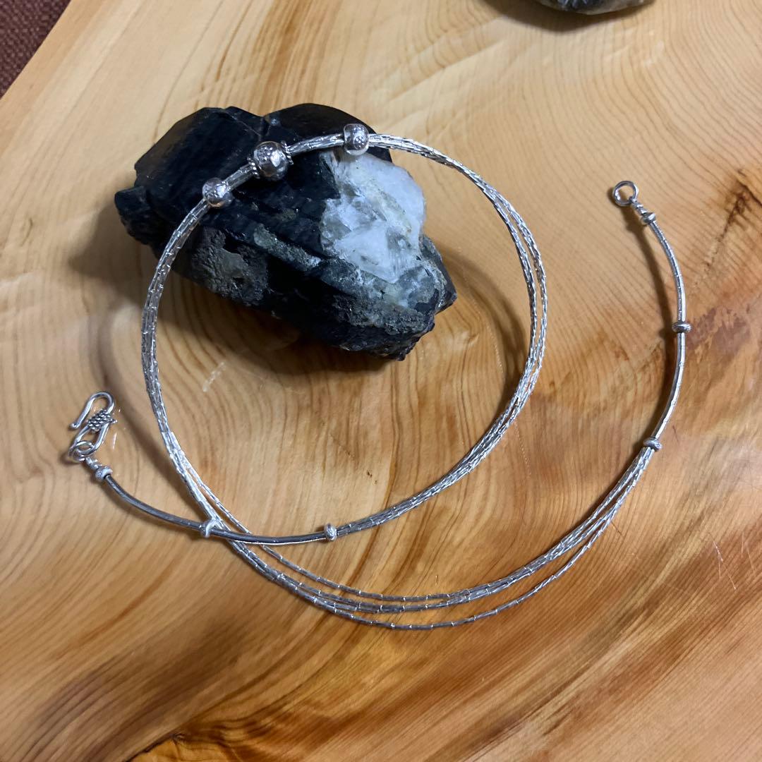 カレンシルバー華奢な四連ネックレス