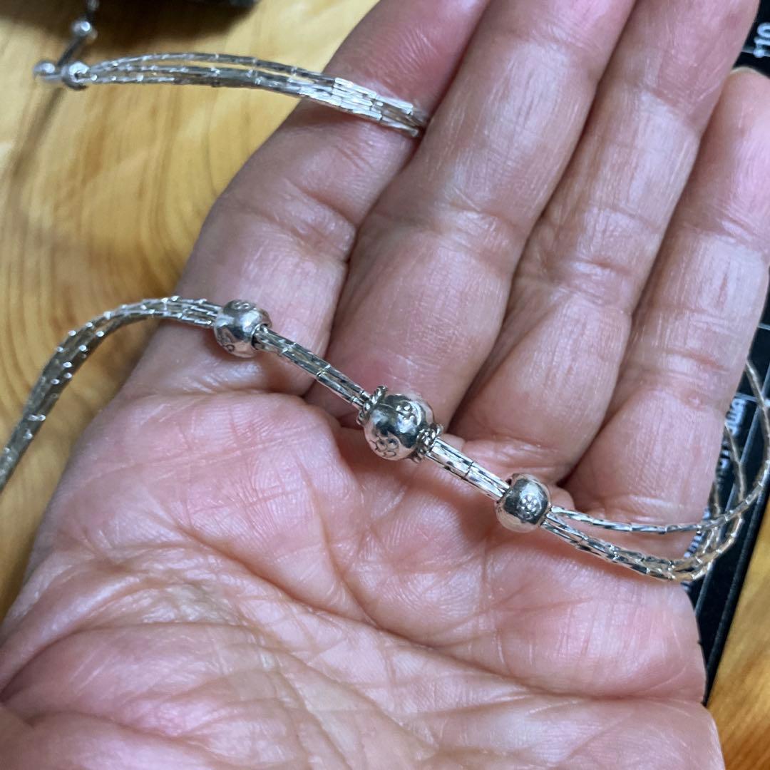 カレンシルバー華奢な四連ネックレス