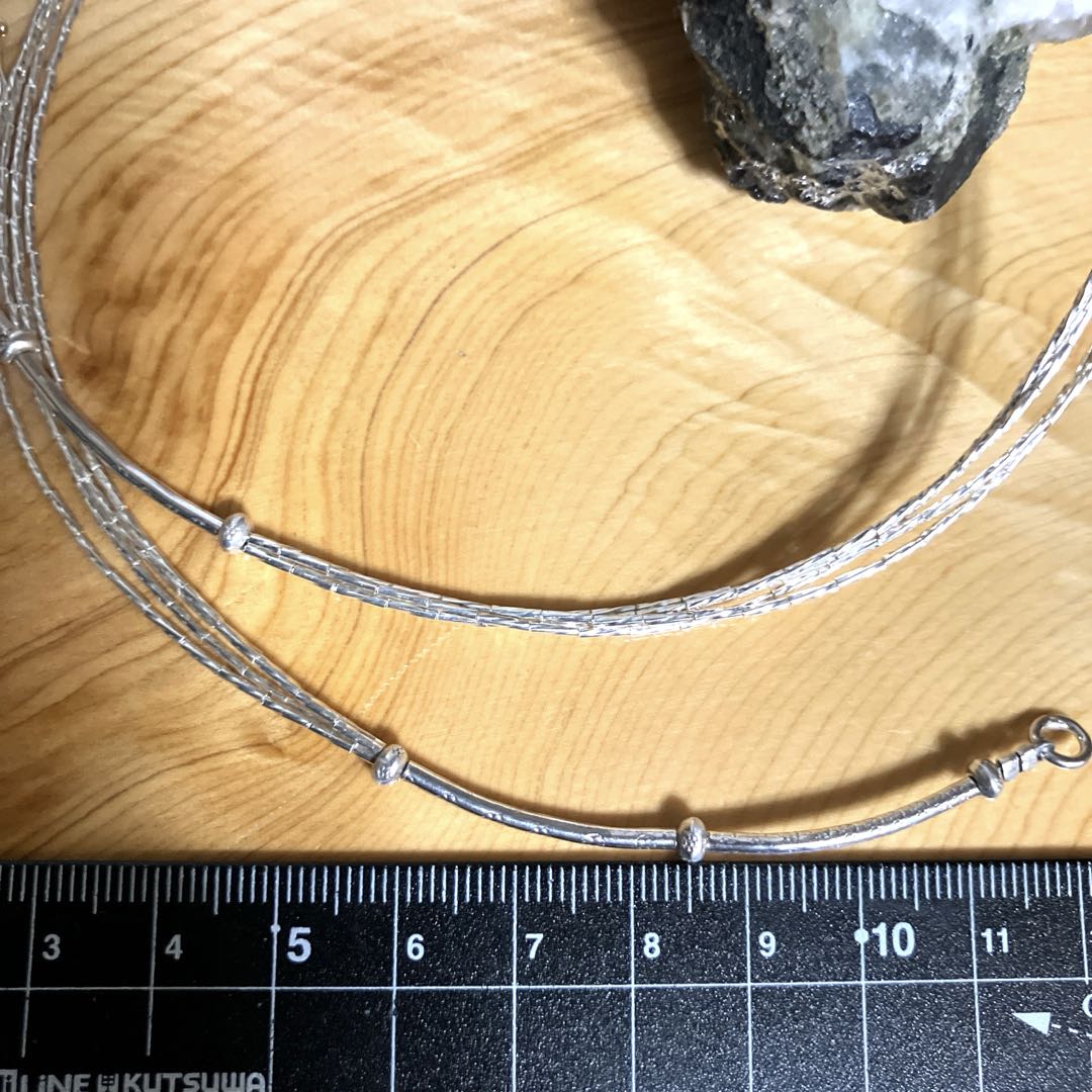 カレンシルバー華奢な四連ネックレス