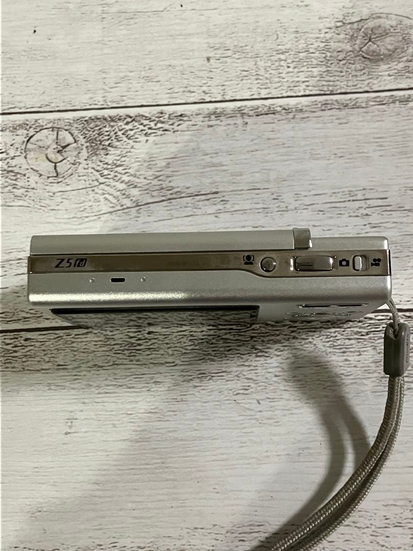 FUJIFILM FinePix Z5 コンパクトデジタルカメラ