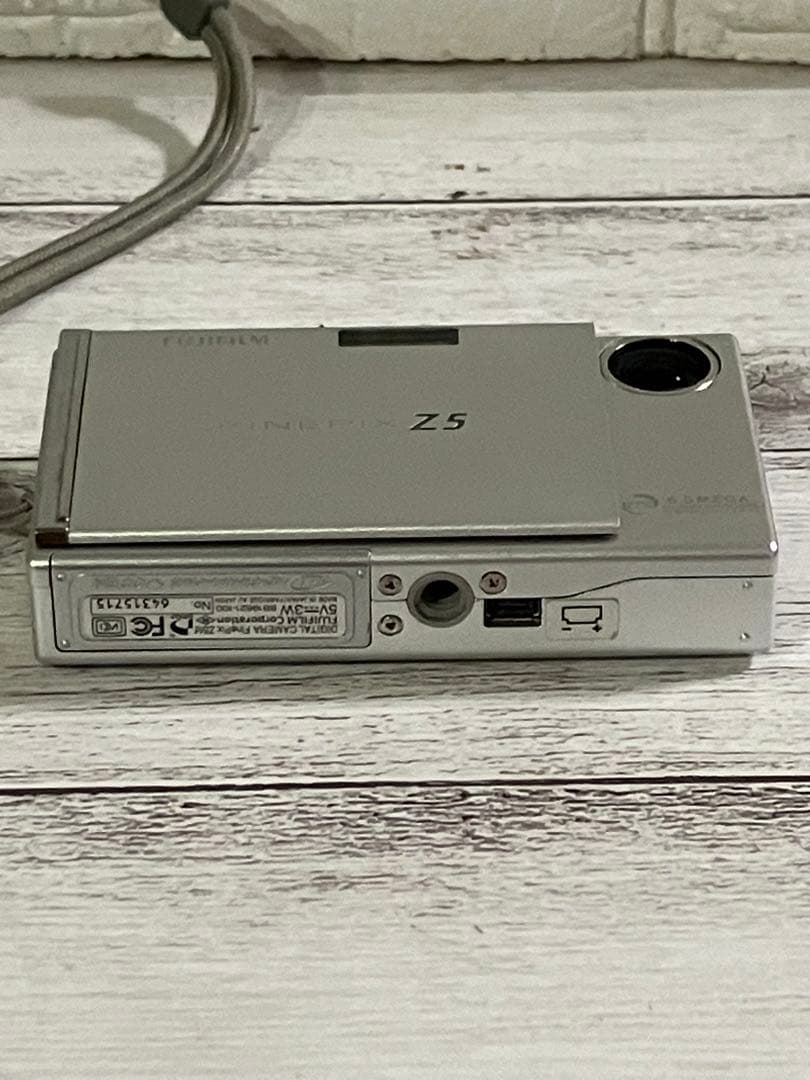 FUJIFILM FinePix Z5 コンパクトデジタルカメラ