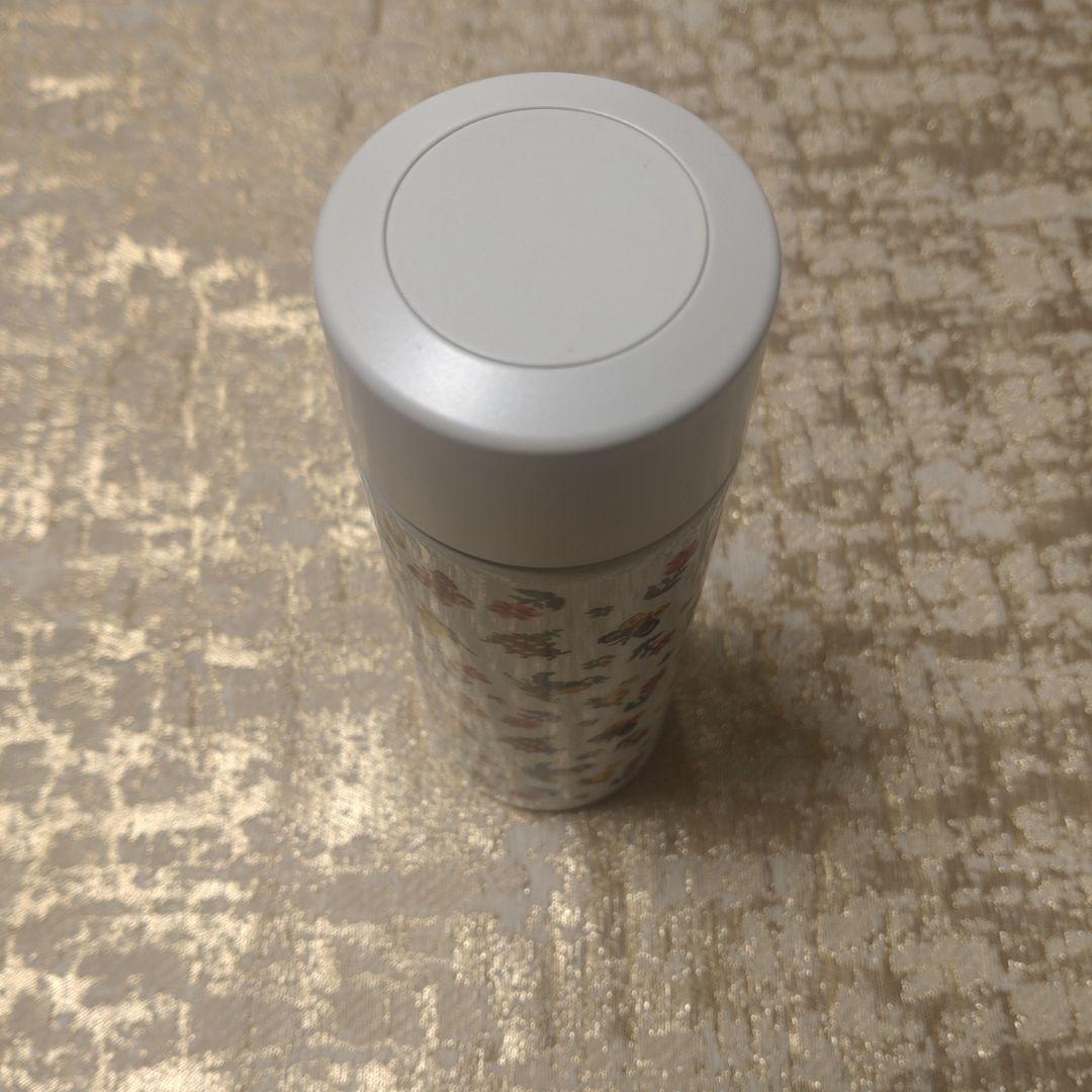 ハイジステンレスポットです。ミントンの花瓶と小物２点が追加されます。