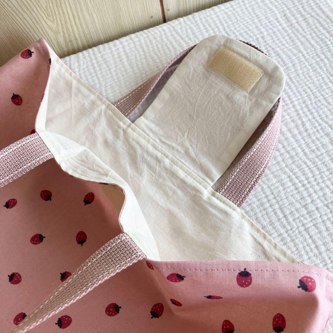 フラップ付き　レッスンバッグ　いちご　ピンク　ストロベリー　蓋付き ミルクラテ