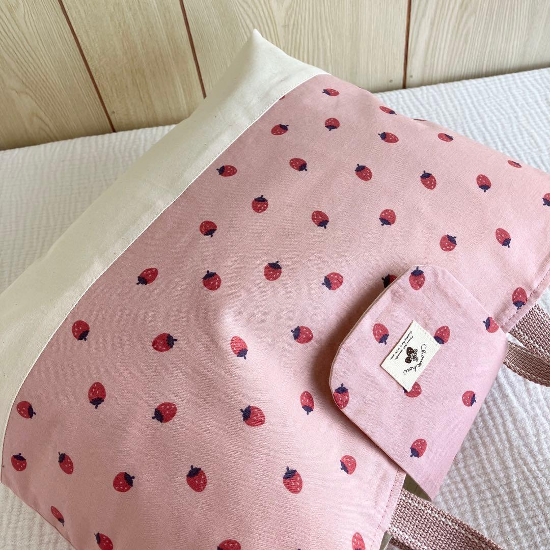 フラップ付き　レッスンバッグ　いちご　ピンク　ストロベリー　蓋付き ミルクラテ