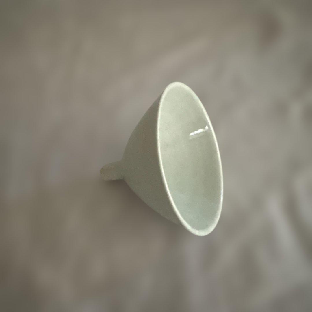 池本惣一　白磁漏斗　じょうご