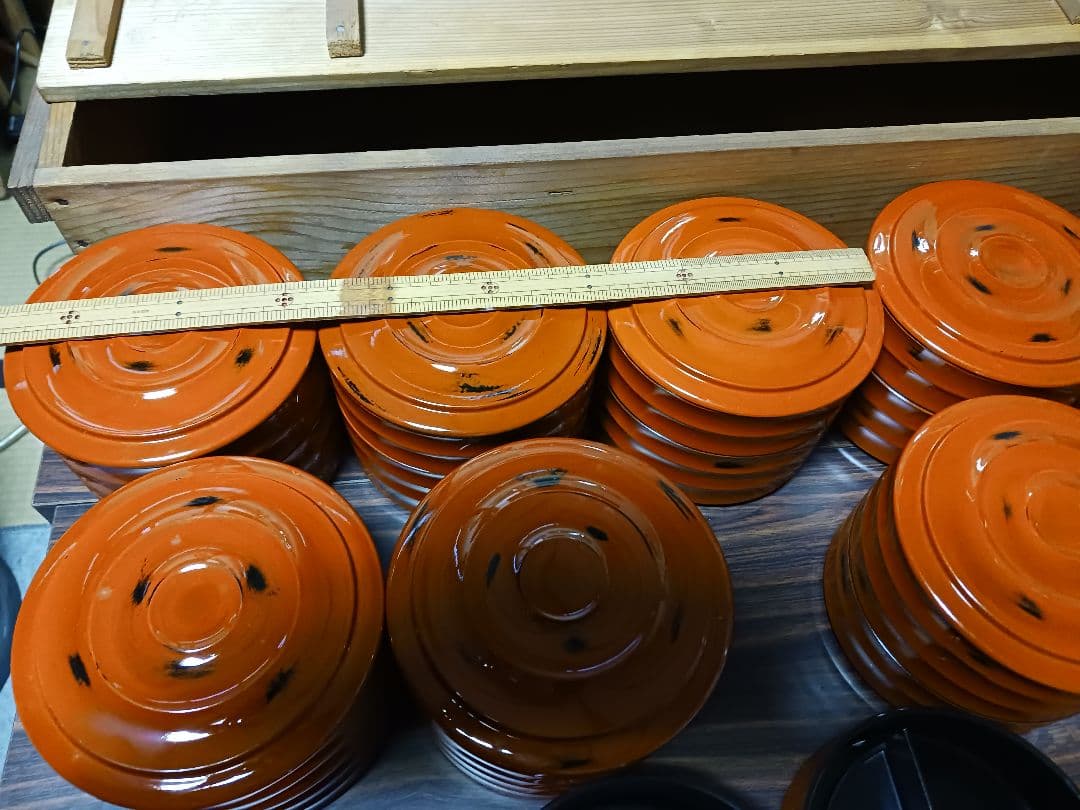 二段重箱40個　朱内黒蓋・仕切り付　10個入木箱４セット　漆塗り　未使用