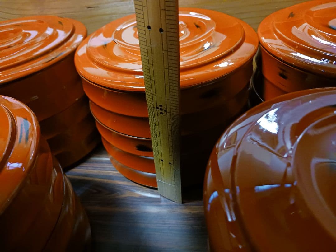 二段重箱40個　朱内黒蓋・仕切り付　10個入木箱４セット　漆塗り　未使用