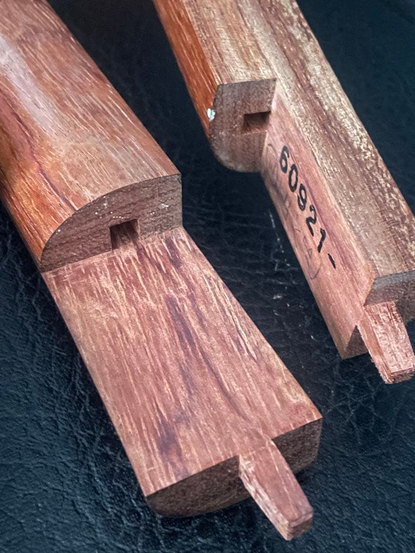 三味線　東さわり　花梨　皮やぶれなし　棹サイズ約30cm ケース付き