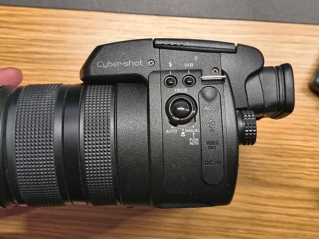 SONY Cyber-shot DSC-R1 バッテリー、メディア付き