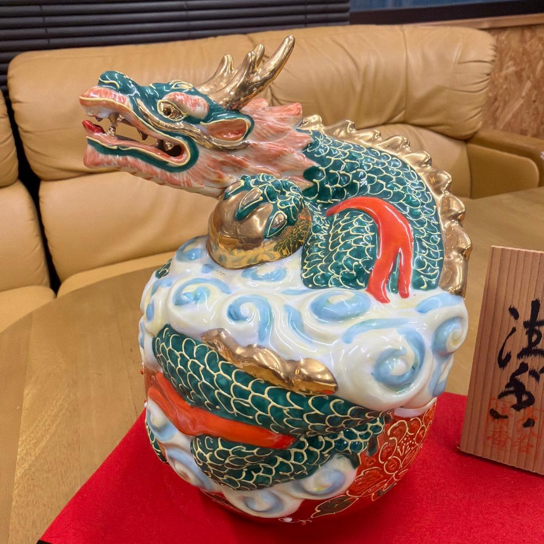 ドラゴン陶器装飾品
