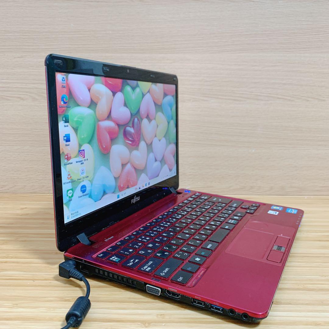 カメラ付PC✨ノートパソコン　windows11✨オフィス付き✨薄型　軽量✨美品