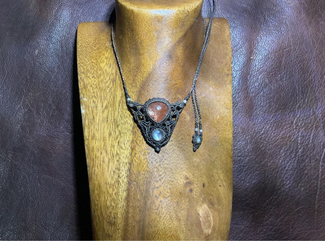 太陽と月　マイクロマクラメネックレス